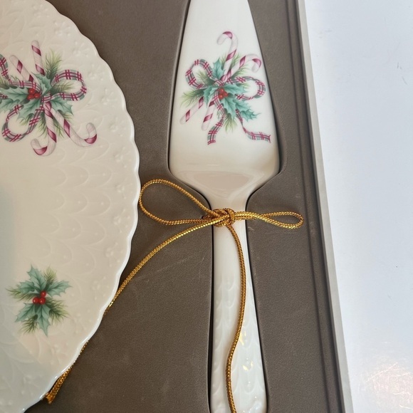 Mikasa Bone China Holiday Dessert Tray with Server. New in Box - Picture 4 of 11